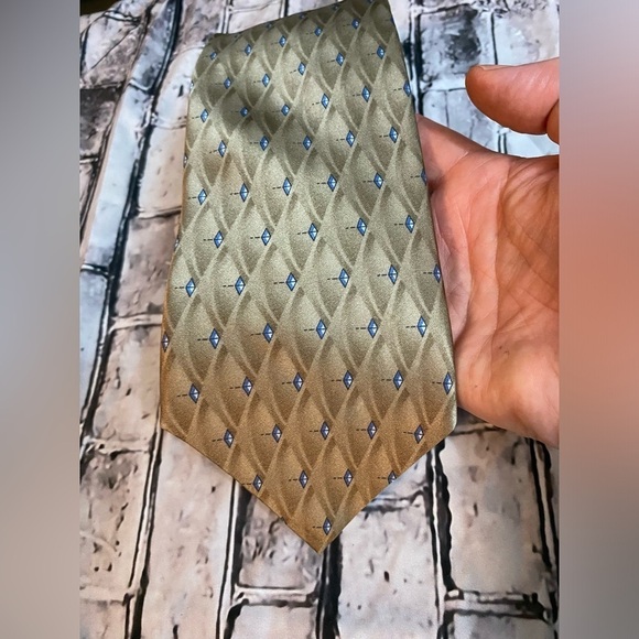 RBM Collection Tie Mens Gold & Blue Geometric 100% Silk Necktie - Picture 2 of 5